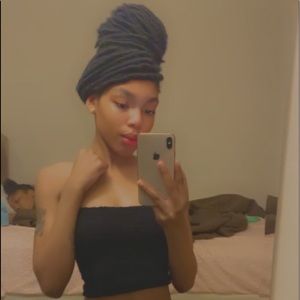 Meet your Posher, Deedee